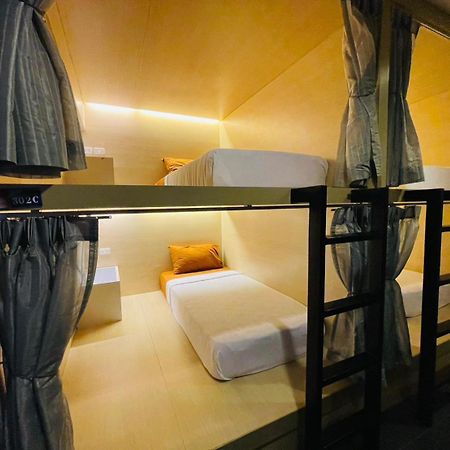 Rabbitel Phuket Hostel Bagian luar foto