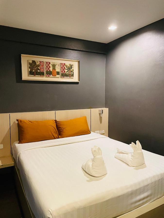 Rabbitel Phuket Hostel Bagian luar foto