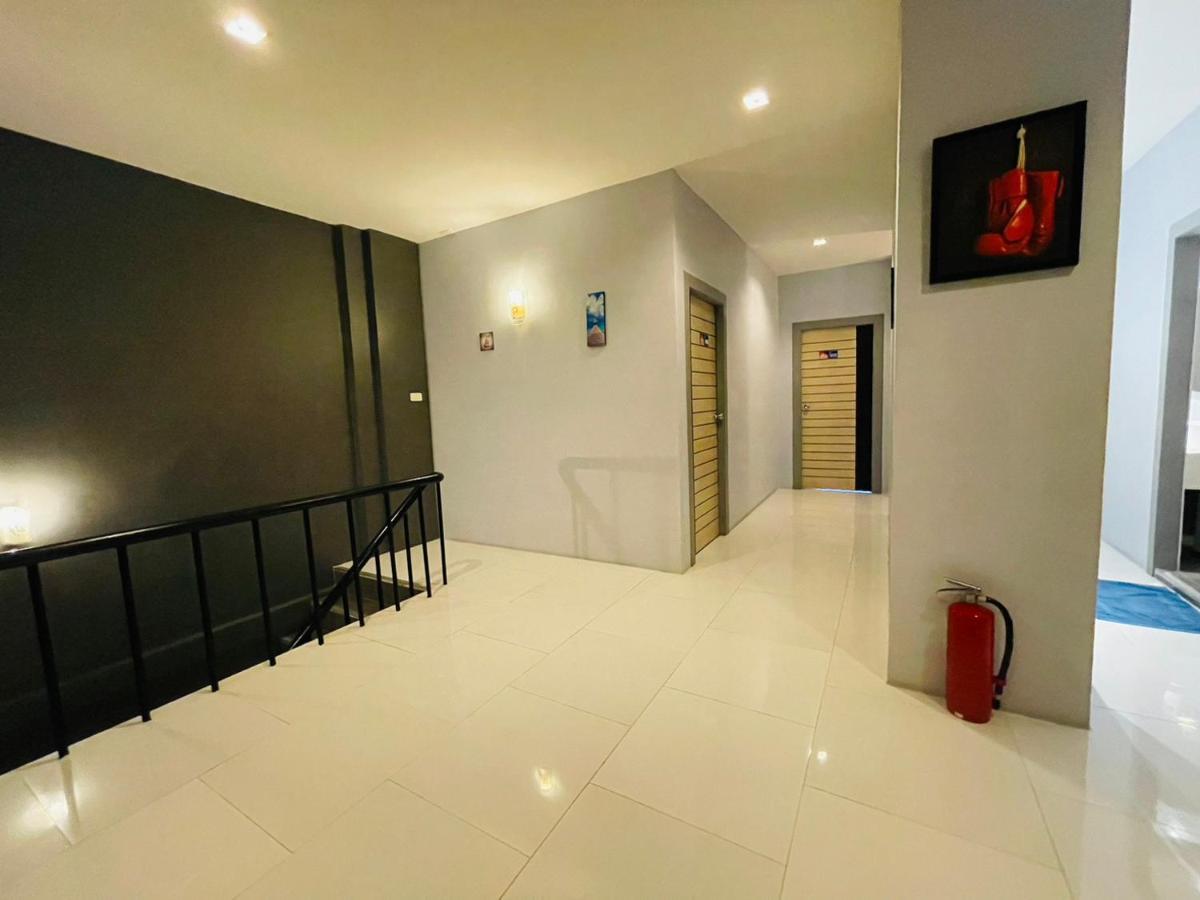 Rabbitel Phuket Hostel Bagian luar foto