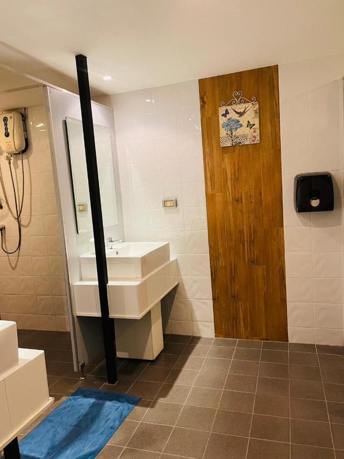 Rabbitel Phuket Hostel Bagian luar foto