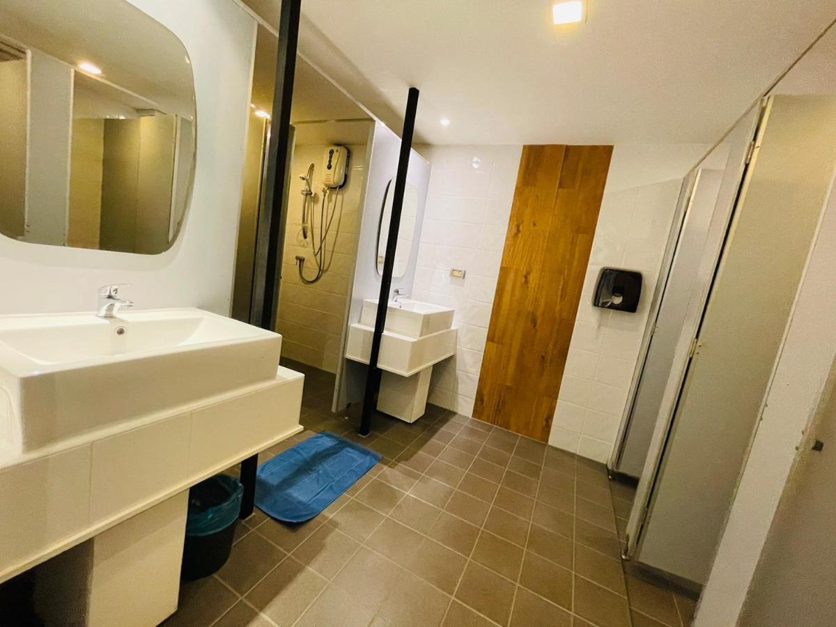 Rabbitel Phuket Hostel Bagian luar foto