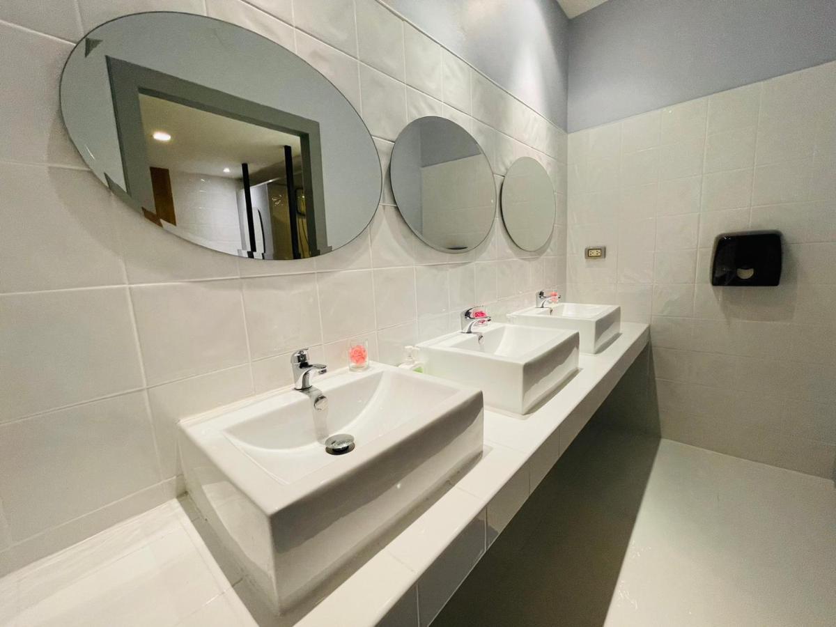 Rabbitel Phuket Hostel Bagian luar foto