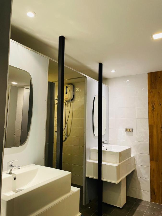 Rabbitel Phuket Hostel Bagian luar foto