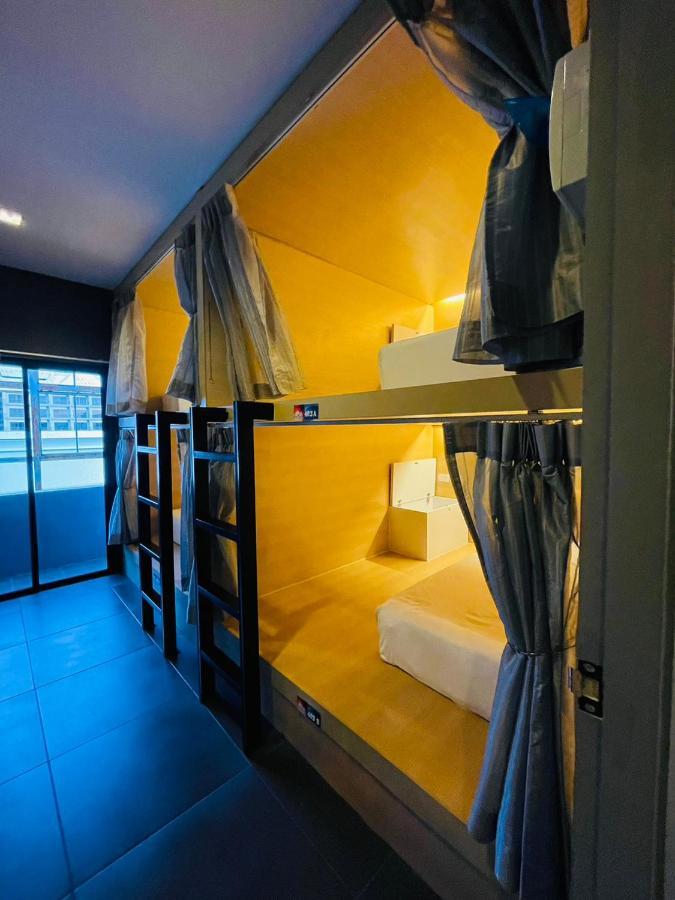 Rabbitel Phuket Hostel Bagian luar foto