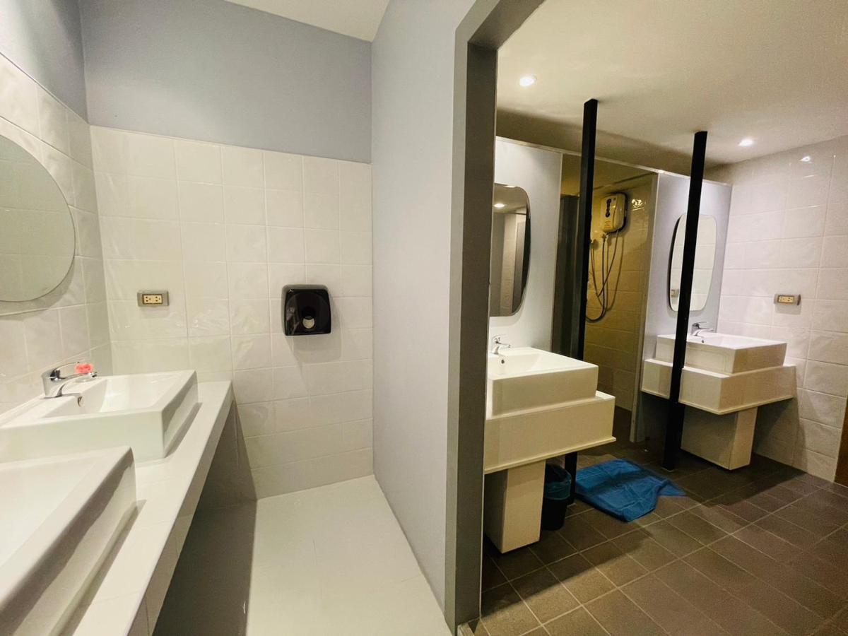 Rabbitel Phuket Hostel Bagian luar foto