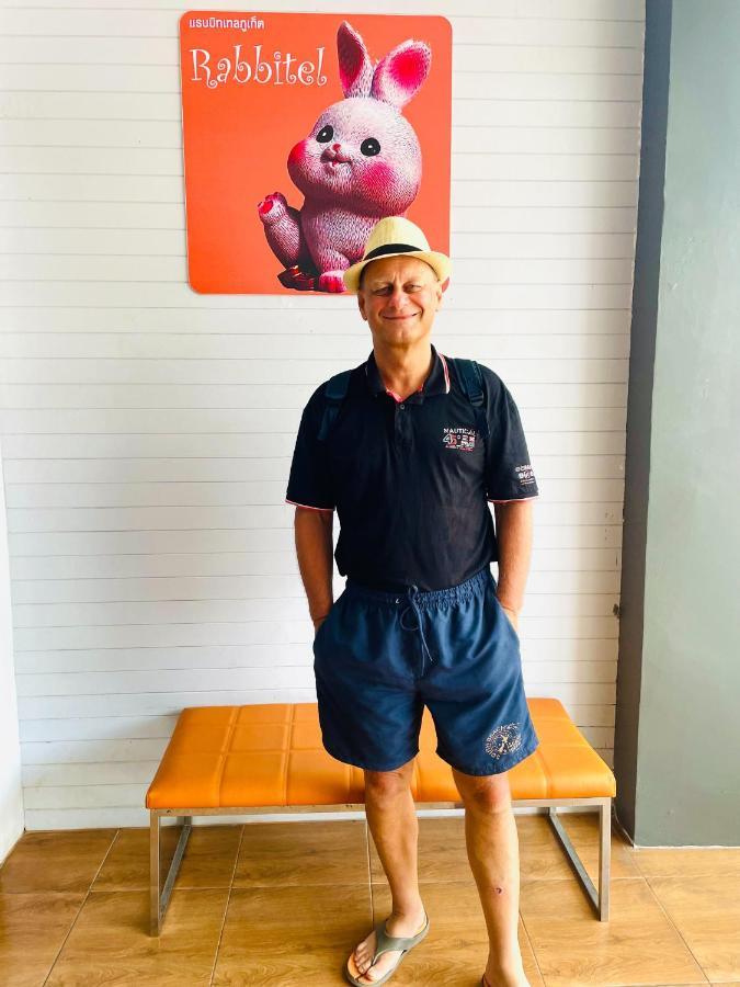 Rabbitel Phuket Hostel Bagian luar foto