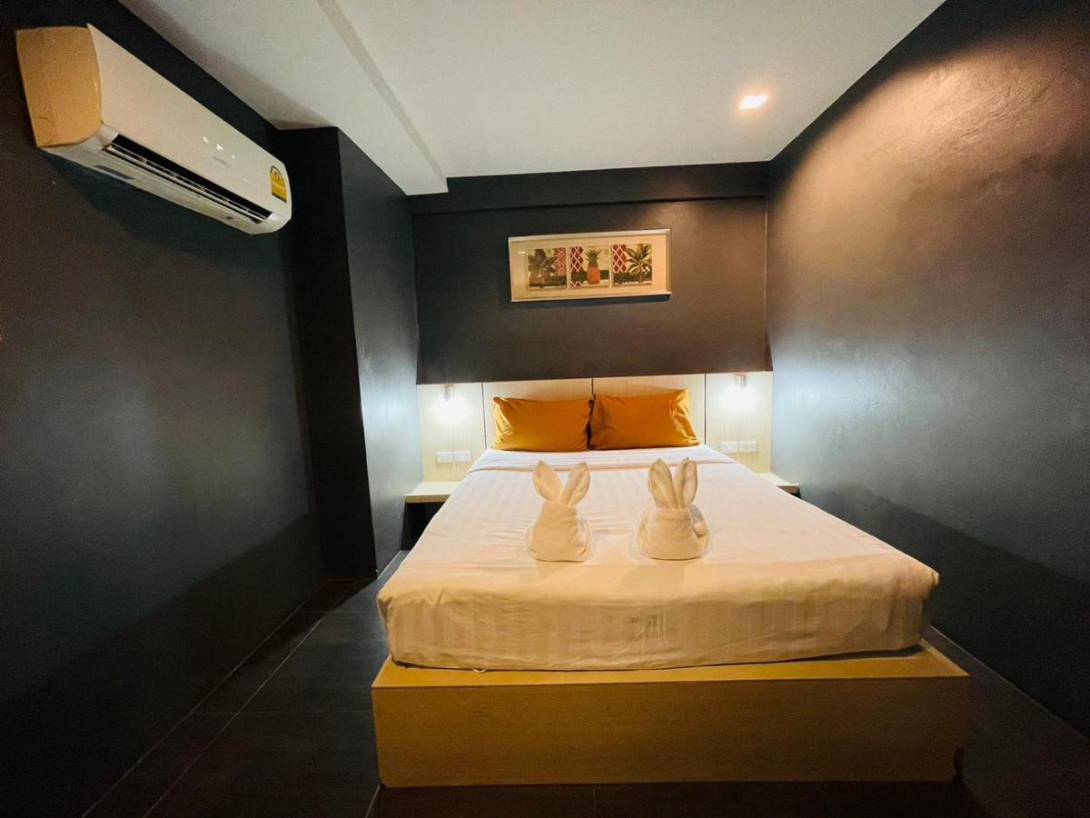 Rabbitel Phuket Hostel Bagian luar foto