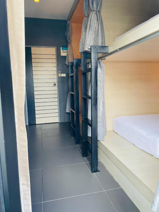 Rabbitel Phuket Hostel Bagian luar foto
