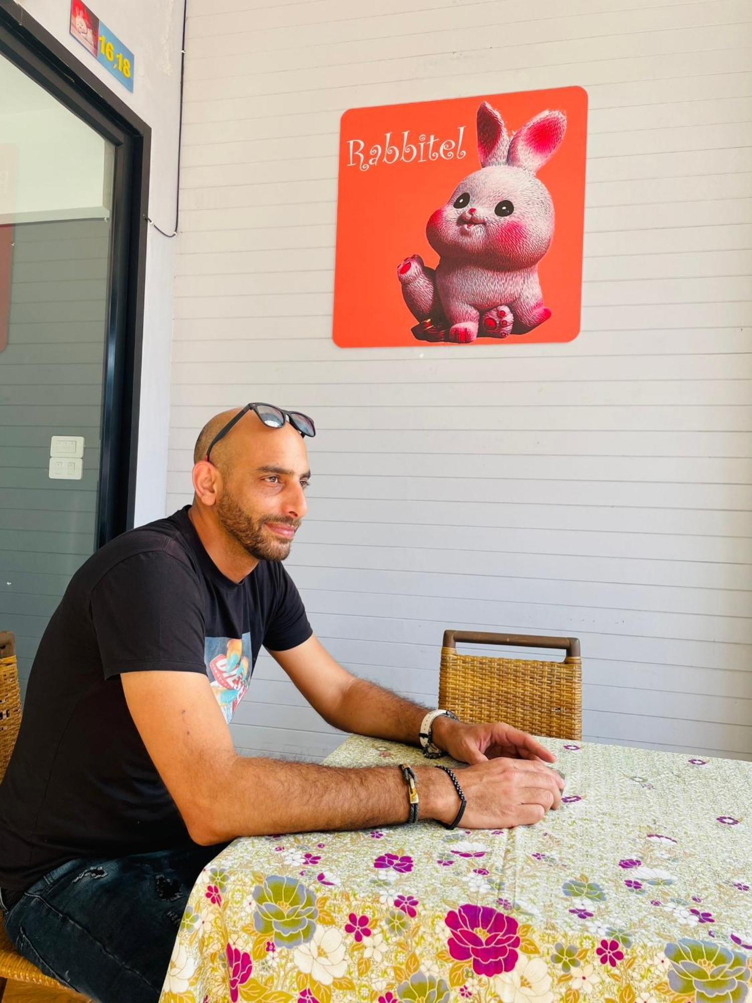 Rabbitel Phuket Hostel Bagian luar foto