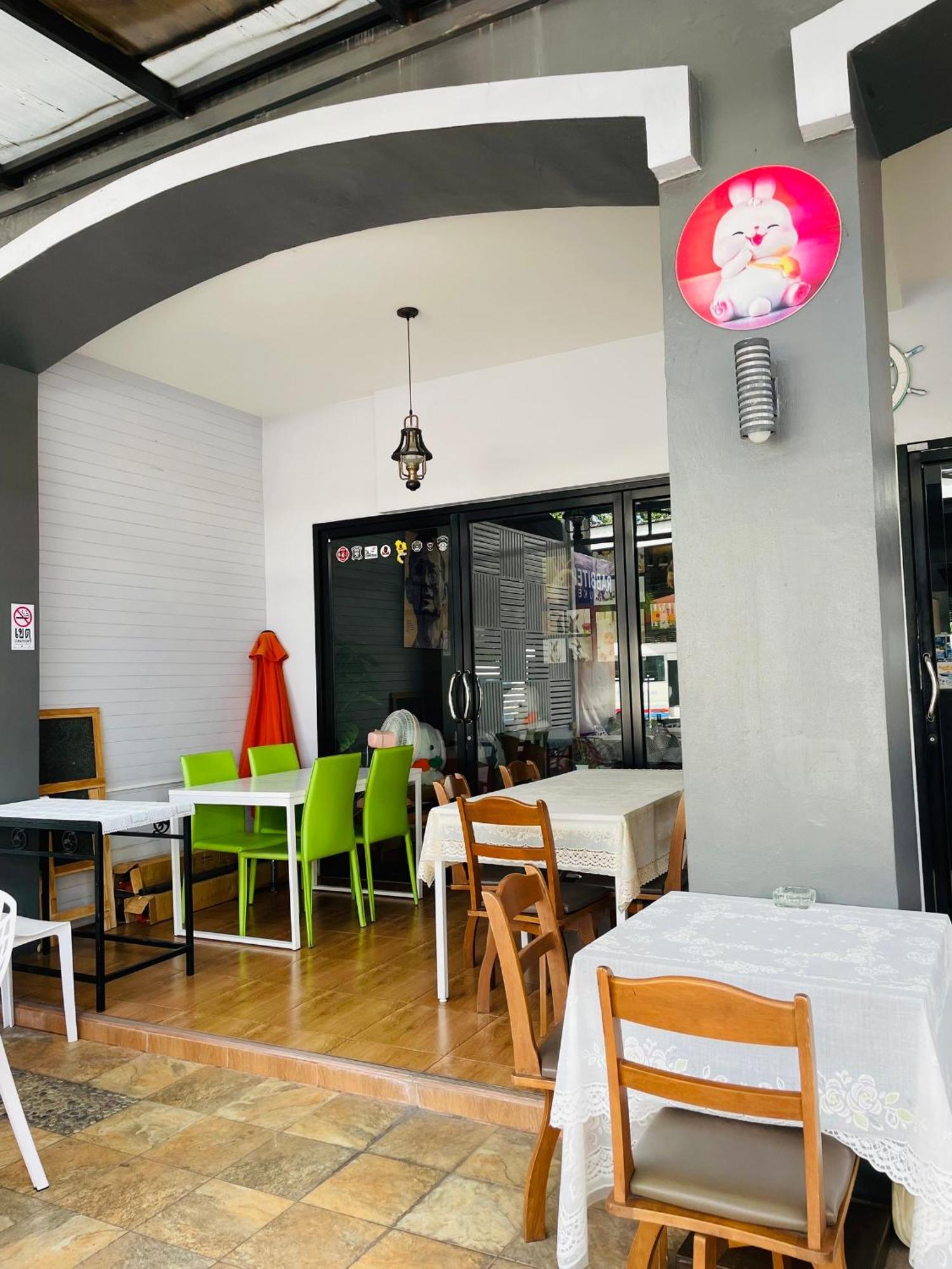 Rabbitel Phuket Hostel Bagian luar foto