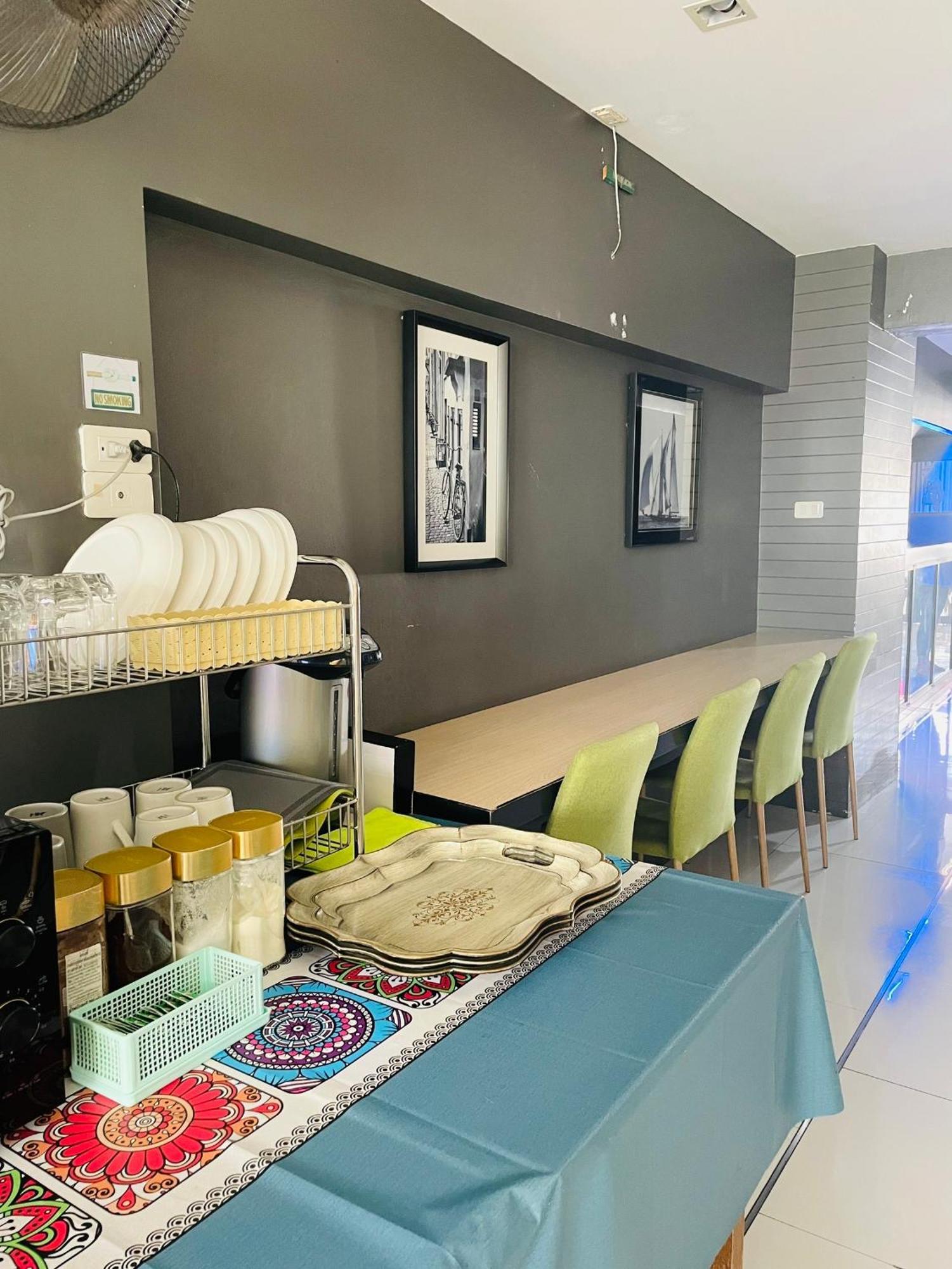 Rabbitel Phuket Hostel Bagian luar foto