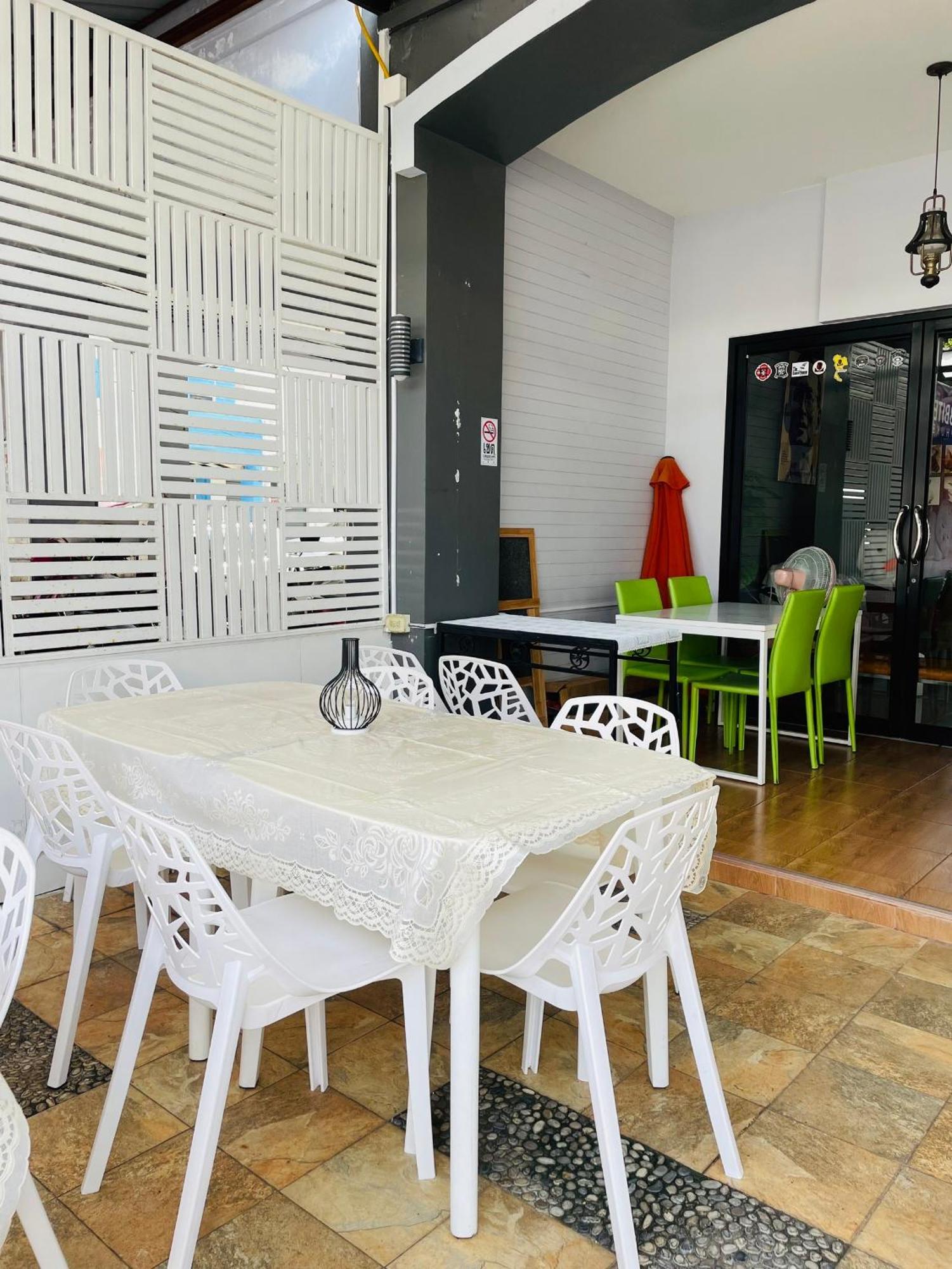 Rabbitel Phuket Hostel Bagian luar foto